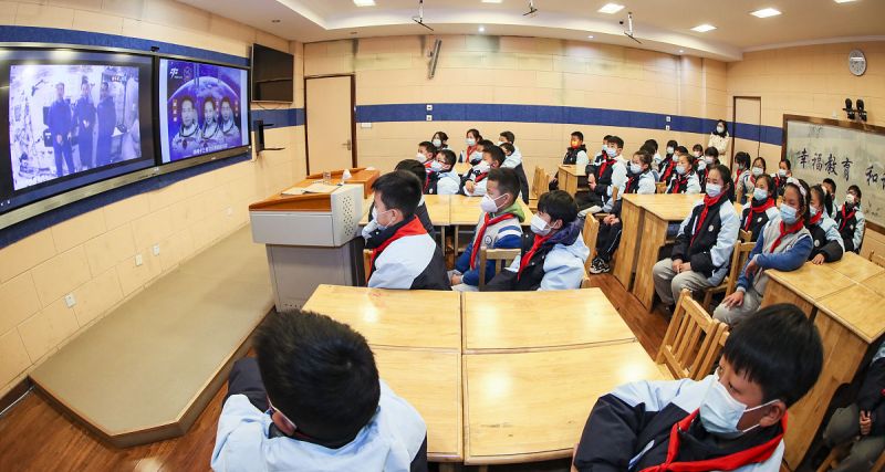 校园电视台：为学生提供全方位服务和娱乐